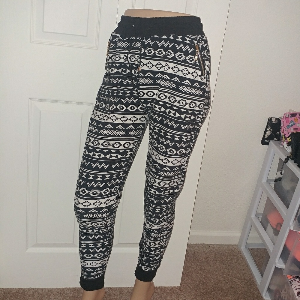 LA12ST | Stretch Black White Aztec Printed SOFT jogger Zippers Small